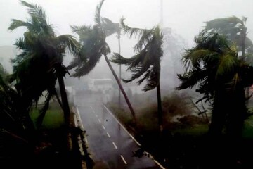 আমফানের তেজে বাদ পড়বে না কলকাতা ! রাত থেকেই বৃষ্টি, ১২০-১৩০ কিমি বেগে তুমুল ঝড়