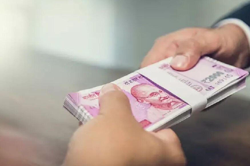 কিষাণ বিকাশ পত্রে টাকা ইনভেস্ট করার অধিকতম কোনও সীমা নেই ৷ তবে ন্যূনতম ১০০০ টাকা ইনভেস্ট করতেই হবে ৷ তবে ১১০ মাসের আগে টাকা তুলতে পারবেন না ৷ কিষাণ বিকাশ পত্রে টাকা ইনভেস্ট করার অধিকতম কোনও সীমা নেই ৷ তবে ন্যূনতম ১০০০ টাকা ইনভেস্ট করতেই হবে ৷ তবে ১১০ মাসের আগে টাকা তুলতে পারবেন না ৷