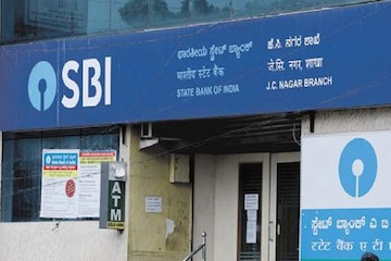 ৪৪ কোটি গ্রাহকদের জন্য বড় ধাক্কা, ফের সুদের হার কমাল SBI