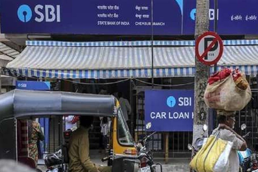 নতুন ধরনের সাইব্রার ক্রাইমের বিষয়ে গ্রাহকদের সচেতন ও সাবধান করল স্টেট ব্যাঙ্ক অফ ইন্ডিয়া ৷ স্টেট ব্যাঙ্কের তরফে জানানো হয়েছে, প্রতারকরা গ্রাহকদের ফোন করে লোনের ইএমআই আটকানোর জন্য আপনার ওটিপি তাদের জানানোর জন্য বলছে ৷ নতুন ধরনের সাইব্রার ক্রাইমের বিষয়ে গ্রাহকদের সচেতন ও সাবধান করল স্টেট ব্যাঙ্ক অফ ইন্ডিয়া ৷ স্টেট ব্যাঙ্কের তরফে জানানো হয়েছে, প্রতারকরা গ্রাহকদের ফোন করে লোনের ইএমআই আটকানোর জন্য আপনার ওটিপি তাদের জানানোর জন্য বলছে ৷