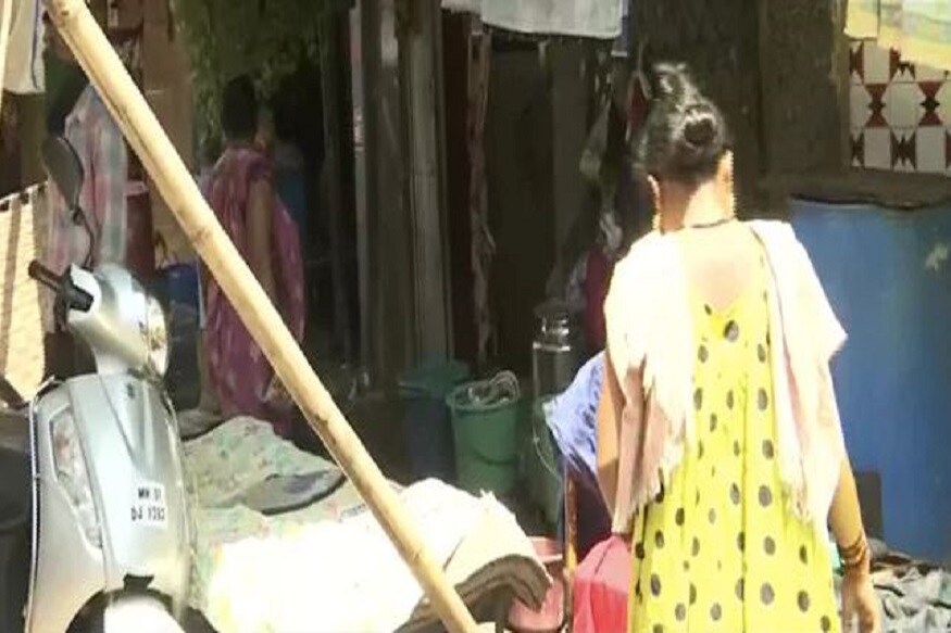 * বন্ধ হয়েছে রোজগার৷ প্রতিদিন নিজেদের এবং সংসারের খরচ চালাতে নাজেহাল মুম্বইয়ের যৌনকর্মীরা৷ যৌনপল্লী জুড়ে এখন শুধুই হাহাকার৷ Photo Courtesy: ANI * বন্ধ হয়েছে রোজগার৷ প্রতিদিন নিজেদের এবং সংসারের খরচ চালাতে নাজেহাল মুম্বইয়ের যৌনকর্মীরা৷ যৌনপল্লী জুড়ে এখন শুধুই হাহাকার৷ Photo Courtesy: ANI