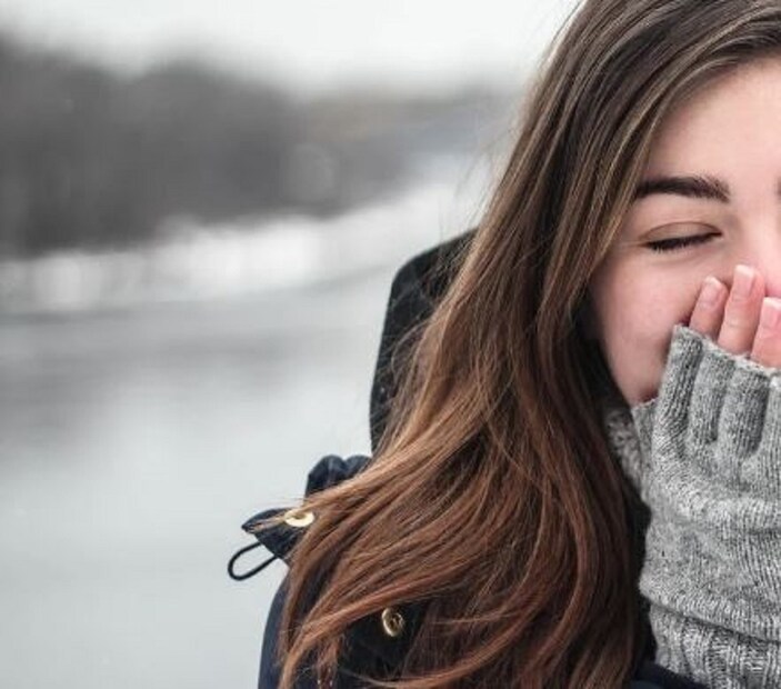 ▪️এখন পশ্চিমবঙ্গে যেমন আবাহাওয়া তার ফলে শীত শীত অনুভূত হওয়া বা হাল্কা গা-হাত ব্যাথা হতে পারে অনেকেরই৷ তাই খুব সাবধান থাকুন এবং প্রতিনিয়ত নিজের গতিবিধির ওপর নজর রাখুন৷ 