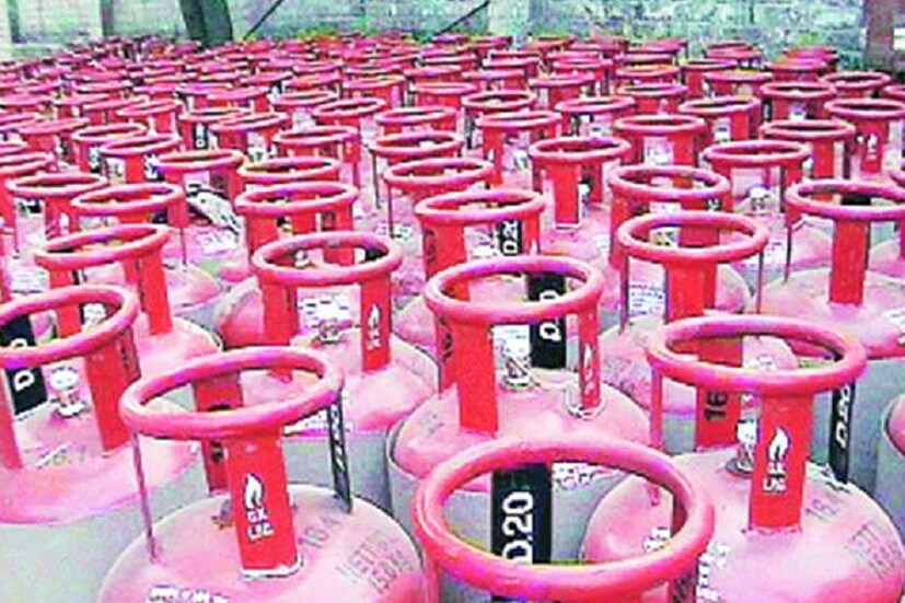 ভিডিও কনফারেন্সে প্রধান আরও জানান প্রধানমন্ত্রীর গরিব কল্যাণ যোজনার অন্তর্গত তিন মাসের জন্য বিনামূল্যে সিলিন্ডার দেওয়ার সিদ্ধান্ত মানুষকে লকডাউন সফল করতে সাহায্য করবে ৷ পাশাপাশি মহিলাদের ক্ষমতায়ন করার অভিযানকেও মজবুত করবে ৷ এদিন তিনি পরিষ্কার জানিয়ে দেন যাদের এই সিলিন্ডার পাওয়ার কথা তারা যেন কোনও সমস্যা ছাড়াই সহজেই এই সুবিধা পায় সেই দিকে বিশেষ নজর রাখতে হবে ৷ 