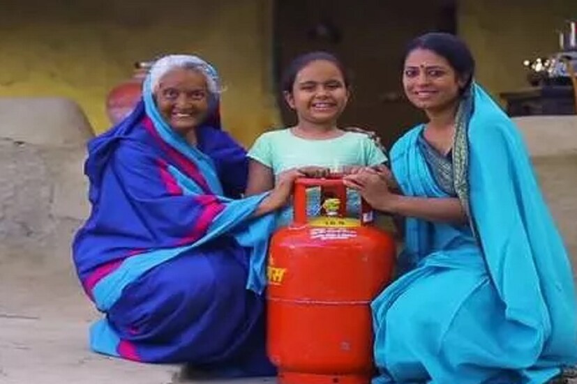 উজ্জ্বলা স্কিমে যারা ৫ কিলোগ্রামের সিলিন্ডার পান তারা ৪টি সিলিন্ডার পাবেন ৷ এক মাসে অধিকতম ৩টি সিলিন্ডার পাবেন ৷ রেজিষ্টার্ড মোবাইল নম্বর থেকে সিলিন্ডার বুকিং করতে পারবেন বা এজেন্সিতে গিয়েও বুকিং করা যাবে ৷ 