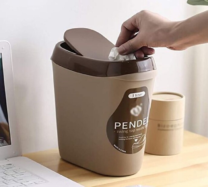 হাঁচি -কাশির পাশাপাশি কোনও অজানা ব্যক্তি অচেনা জিনিস রেখে গেলে তা টিস্যু দিয়ে তুলে ধরুন ৷ আর ব্যবহৃত টিস্যু ডাস্টবিনে ফেলে দিন ৷ Photo- Representive