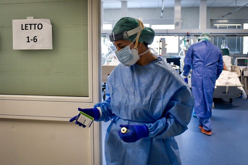 কী বলছে সেই স্টাডি? গবেষণায় দেখা গিয়েছে, করোনা ভাইরাস বাতাসে থাকতে পারে৷ ইউনিভার্সিটি নেব্রাস্কা মেডিক্যাল সেন্টারের একদল গবেষকের পরীক্ষাতেই উঠে এসেছে এই চাঞ্চল্যকর তথ্য৷ এই মেডিক্যাল সেন্টারেও বহু করোনা আক্রান্ত রোগী ভর্তি রয়েছেন৷