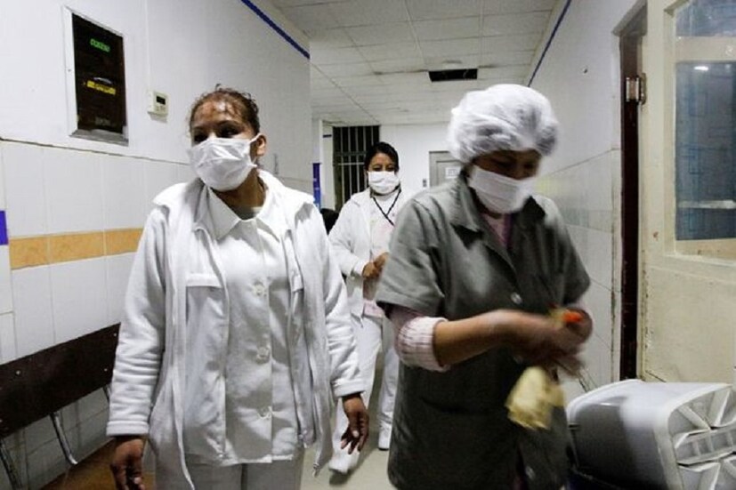 এখানেই শেষ নয়৷ গবেষকরা বলছেন, SARS-CoV-2 বাতাসে থাকতে পারে৷ এমনকী স্মার্টফোনেও থাকে৷  COVID19-ও সেরকমই৷ তাই শুধু কাশি বা হাঁচির ড্রপলেটে বা নাকে-মুখে হাত দিলেই শরীরে বাসা বাঁধাতে পারে, এমনটা নয়৷ বাতাস থেকেও ছড়াতে পারে বলে দাবি স্টাডিতে৷ 