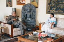 করোনাভাইরাস মোকাবিলা নিয়ে মুখ্যমন্ত্রীর সঙ্গে ফোনে কথা রাজ্যপালের