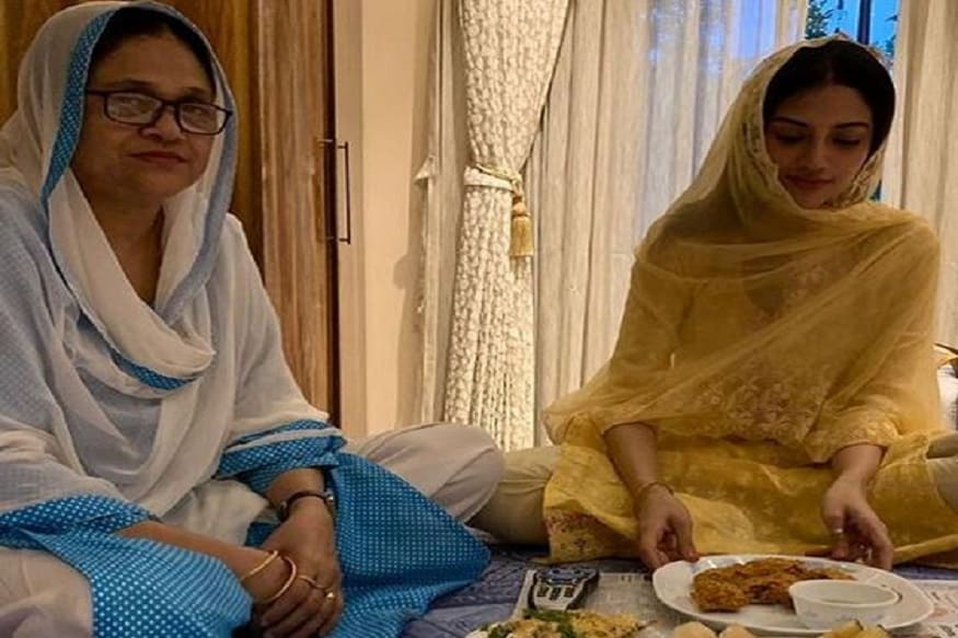 তৃণমূল সাংসদ ও অভিনেত্রী নুসরত জাহান বরাবরই সোশ্যাল মিডিয়ায় অ্যাক্টিভ লকডাউনে থেকে এই অ্যাক্টিভ হওয়াটা যেন আরও বেশি বাড়িয়ে দিয়েছেন তিনি ৷ তৃণমূল সাংসদ ও অভিনেত্রী নুসরত জাহান বরাবরই সোশ্যাল মিডিয়ায় অ্যাক্টিভ লকডাউনে থেকে এই অ্যাক্টিভ হওয়াটা যেন আরও বেশি বাড়িয়ে দিয়েছেন তিনি ৷