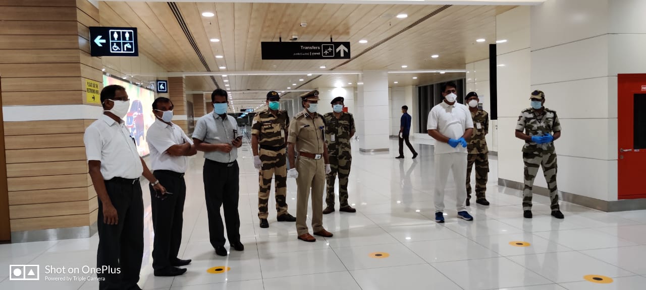যাত্রীদের সুরক্ষার সব ব্যবস্থাই করা হয়েছে ৷ বিভিন্ন দেশ থেকে আটকে থাকা ভারতীয়দের ফেরাতে ‘বন্দে ভারত মিশন’-এর বিশাল তালিকাও ইতিমধ্যে তৈরি করা হয়েছে ৷ যাত্রীদের সুরক্ষার সব ব্যবস্থাই করা হয়েছে ৷ বিভিন্ন দেশ থেকে আটকে থাকা ভারতীয়দের ফেরাতে ‘বন্দে ভারত মিশন’-এর বিশাল তালিকাও ইতিমধ্যে তৈরি করা হয়েছে ৷