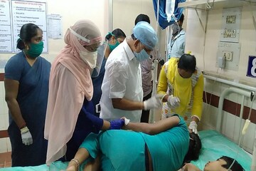 আতঙ্কনগরী ভাইজাগ, গ্যাস লিকে অসুস্থ অন্তত ৫ হাজার, রইল সেই মর্মান্তিক ছবি