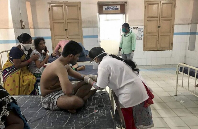 হাসপাতালে চিকিৎসা পরে সেরেও উঠেছেন অনেকে। ছেড়ে দেওয়া হয়েছে বেশ কিছু রোগীকে। ছবি-AP