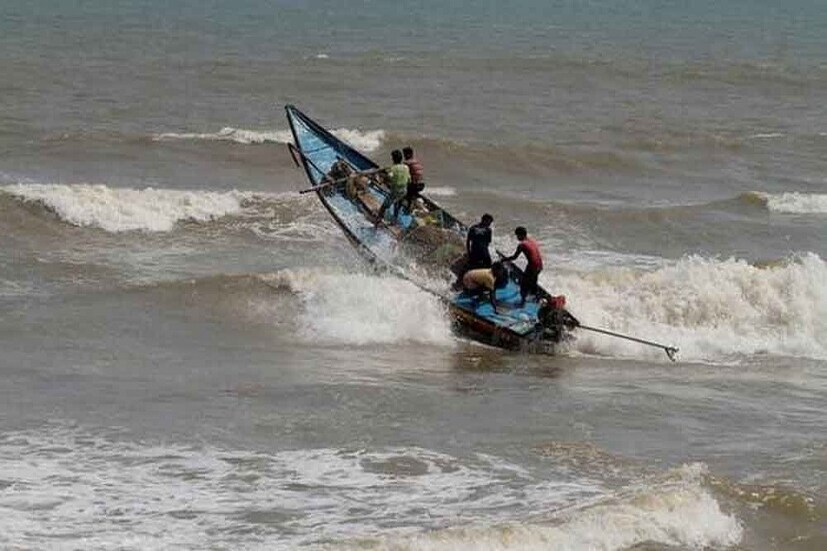 • ৯০ কিলোমিটার পর্যন্ত ঝোড়ো হাওয়া বইবার আশঙ্কা। উত্তর বঙ্গোপসাগরে সমুদ্র উত্তাল হবে এবং সমুদ্রের ভেতরে ঝোড়ো হাওয়ার গতিবেগ ১৯০ কিলোমিটার পর্যন্ত হতে পারে বলে জানাচ্ছেন আবহাওয়াবিদরা।