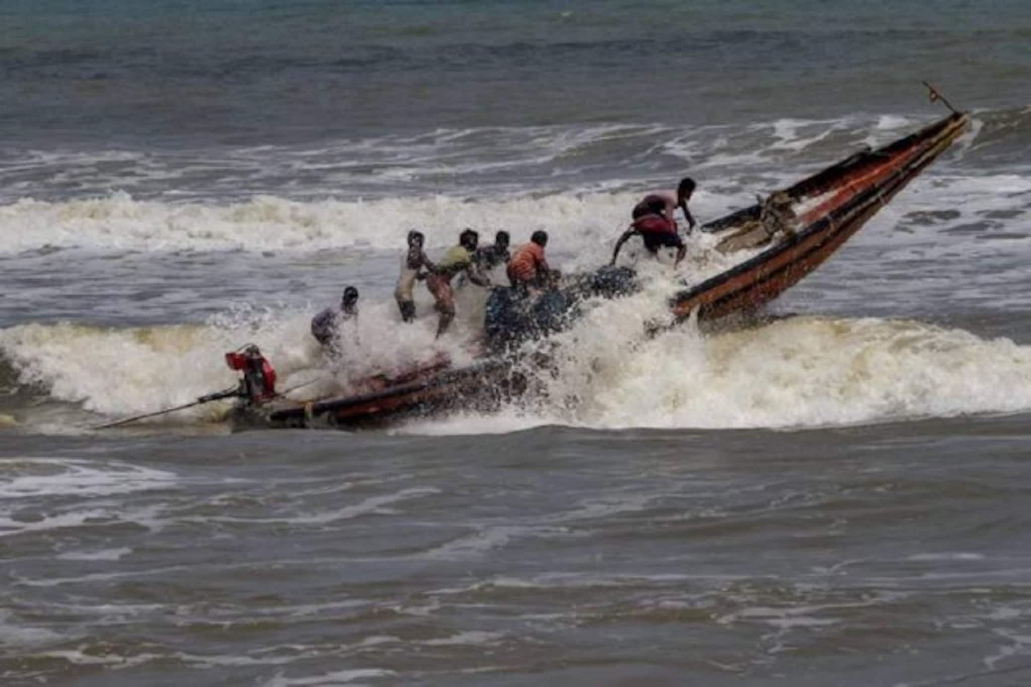 ৯০-১৯০ কিমি বেগে আছড়ে পড়তে পারে ঘূর্ণিঝড় আমফান, ব্যাপক ক্ষয়ক্ষতির আশঙ্কা
