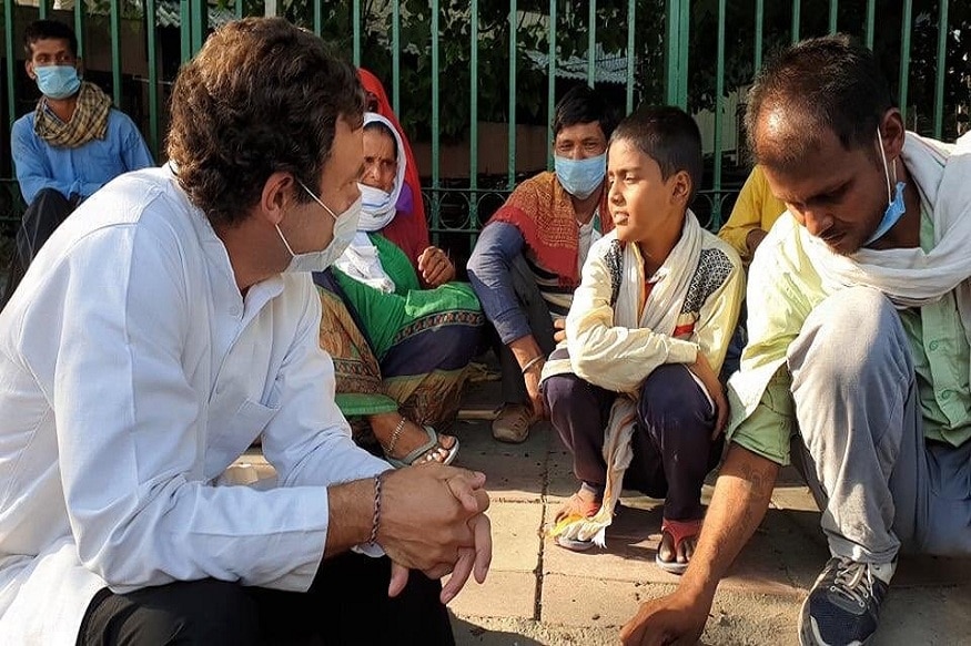 রাহুল গান্ধির সঙ্গে দেখা করার পরেই কয়েকজন পরিযায়ী শ্রমিককে আটক করে রাখল পুলিশ। এমনই অভিযোগ তুলল কংগ্রেস। যদিও পুলিশের দাবি, এরকম কিছুই ঘটেনি। PHOTO- Congress/ Twitter রাহুল গান্ধির সঙ্গে দেখা করার পরেই কয়েকজন পরিযায়ী শ্রমিককে আটক করে রাখল পুলিশ। এমনই অভিযোগ তুলল কংগ্রেস। যদিও পুলিশের দাবি, এরকম কিছুই ঘটেনি। PHOTO- Congress/ Twitter