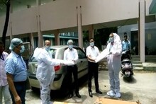 করোনা বীরদের হাতে পিপিই কিট তুলে দিল শিলিগুড়ির একটি বেসরকারী শিক্ষা প্রতিষ্ঠান