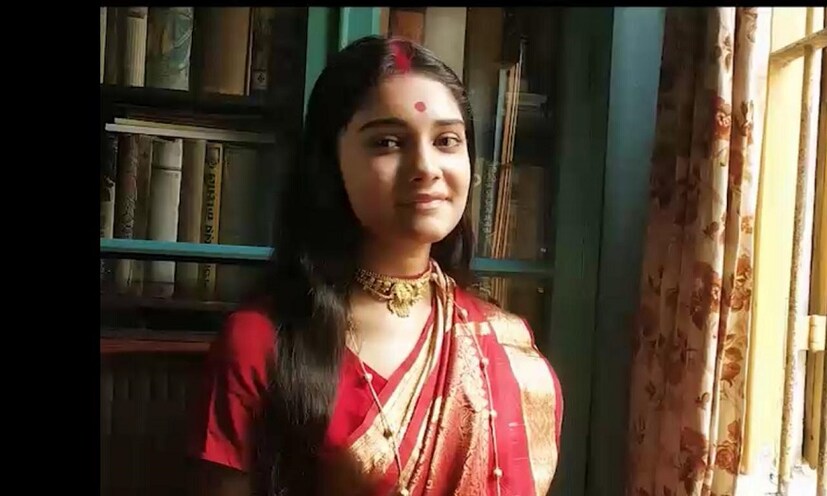 কপালকুণ্ডলা নাম ভূমিকায় অভিনয় করছেন সৌমি চট্টোপাধ্যায়। জলসা পরিবারের অনেকের সঙ্গেও তাঁর মুখেও একটাই কথা ' আমরা করব জয় নিশ্চয়।