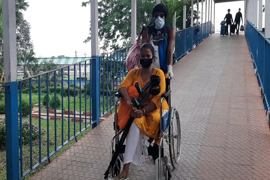 • তবেই লোকাল ট্রেন চালানোয় এখনও সায় দেয়নি কেন্দ্র । লোকাল ট্রেন ও মেট্রো চালাতে সম্মতি নেই রাজ্যেরও । • তবেই লোকাল ট্রেন চালানোয় এখনও সায় দেয়নি কেন্দ্র । লোকাল ট্রেন ও মেট্রো চালাতে সম্মতি নেই রাজ্যেরও ।