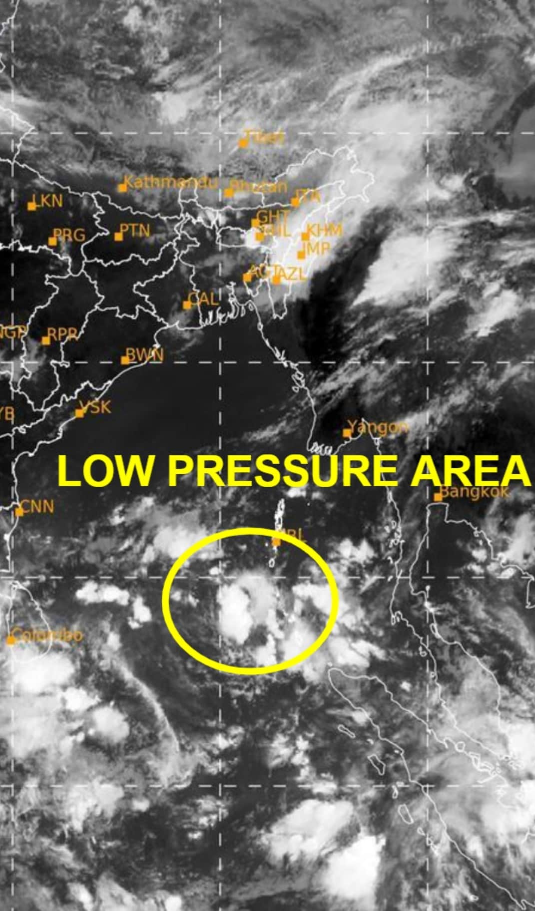 আবহাওয়া দফতর সূত্রে খবর, আন্দামান সাগরের নিম্নচাপ শনিবার সন্ধ্যায় ঘূর্ণিঝড়ে পরিণত হবে। এই নিম্নচাপ শক্তি সঞ্চয় করে সুস্পষ্ট নিম্নচাপ রূপে দক্ষিণ-পূর্ব বঙ্গোপসাগরে অবস্থান করছে। আজ, বৃহস্পতিবার সকালেই শক্তি সঞ্চয় করে এটি সুস্পষ্ট নিম্নচাপে পরিণত হয়েছে। আগামিকাল, শুক্রবার গভীর নিম্নচাপ রূপে মধ্য ও দক্ষিণ বঙ্গোপসাগরে অবস্থান করবে। শনিবার সন্ধ্যায় মধ্য ও দক্ষিণ বঙ্গোপসাগরে গভীর নিম্নচাপ পরিণত হবে ঘূর্ণিঝড়ে। শক্তি সঞ্চয় করে এই ঘূর্ণিঝড় উত্তর-পশ্চিম দিকে অগ্রসর হবে রবিবার পর্যন্ত। তারপর এই ঘূর্ণিঝড় অভিমুখ পরিবর্তন করে উত্তর-উত্তরপূর্ব দিকে অগ্রসর হবে। ১৮ ও ১৯ মে অর্থাৎ সোম ও মঙ্গলবার এই ঘূর্ণিঝড়ের অবস্থান হবে উত্তর বঙ্গোপসাগর। উত্তর বঙ্গোপসাগরে শক্তি সঞ্চয় করে ঘূর্ণিঝড় কোন দিকে এগোবে তার প্রতি নজর রাখছেন আবহাওয়াবিদরা। Representational Image আবহাওয়া দফতর সূত্রে খবর, আন্দামান সাগরের নিম্নচাপ শনিবার সন্ধ্যায় ঘূর্ণিঝড়ে পরিণত হবে। এই নিম্নচাপ শক্তি সঞ্চয় করে সুস্পষ্ট নিম্নচাপ রূপে দক্ষিণ-পূর্ব বঙ্গোপসাগরে অবস্থান করছে। আজ, বৃহস্পতিবার সকালেই শক্তি সঞ্চয় করে এটি সুস্পষ্ট নিম্নচাপে পরিণত হয়েছে। আগামিকাল, শুক্রবার গভীর নিম্নচাপ রূপে মধ্য ও দক্ষিণ বঙ্গোপসাগরে অবস্থান করবে। শনিবার সন্ধ্যায় মধ্য ও দক্ষিণ বঙ্গোপসাগরে গভীর নিম্নচাপ পরিণত হবে ঘূর্ণিঝড়ে। শক্তি সঞ্চয় করে এই ঘূর্ণিঝড় উত্তর-পশ্চিম দিকে অগ্রসর হবে রবিবার পর্যন্ত। তারপর এই ঘূর্ণিঝড় অভিমুখ পরিবর্তন করে উত্তর-উত্তরপূর্ব দিকে অগ্রসর হবে। ১৮ ও ১৯ মে অর্থাৎ সোম ও মঙ্গলবার এই ঘূর্ণিঝড়ের অবস্থান হবে উত্তর বঙ্গোপসাগর। উত্তর বঙ্গোপসাগরে শক্তি সঞ্চয় করে ঘূর্ণিঝড় কোন দিকে এগোবে তার প্রতি নজর রাখছেন আবহাওয়াবিদরা। Representational Image