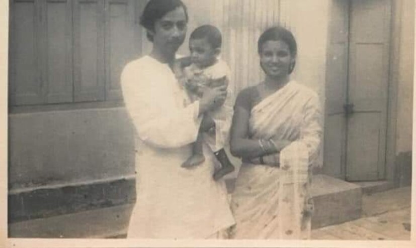 ভিনেতা ভাস্বর চট্টোপাধ্যায়ের কাছে আবার মাতৃ দিবস আসলে হ্যাপি পেরেন্টস ডে। বাবা মায়ের সঙ্গে অন্নপ্রাশন এর ছবিতে স্মৃতিমেদুর ভাস্বর।