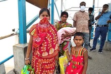 মাথায় আকাশ ভেঙে পড়েছে ছয় দিনের 'আকাশের' , সদ্যোজাত কোলে জেটিঘাটে মা