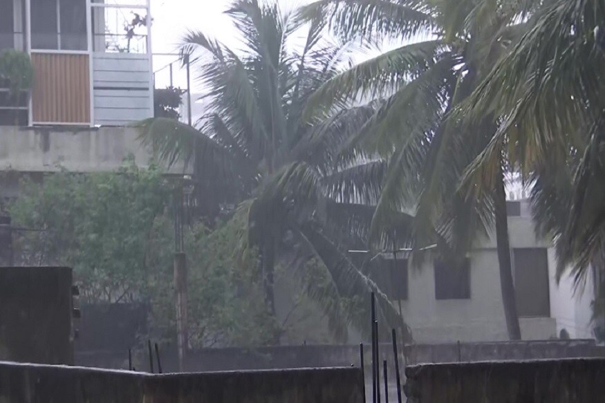 আবহবিদদের অনুমান, এই ঝড়বৃষ্টি চলবে গোটা সপ্তাহ জুড়ে। এর জেরে কার্যত স্তব্ধ হতে পারে কর্ণাটকরে অন্যতম ব্যস্ত শহরও। আবহবিদদের অনুমান, এই ঝড়বৃষ্টি চলবে গোটা সপ্তাহ জুড়ে। এর জেরে কার্যত স্তব্ধ হতে পারে কর্ণাটকরে অন্যতম ব্যস্ত শহরও।