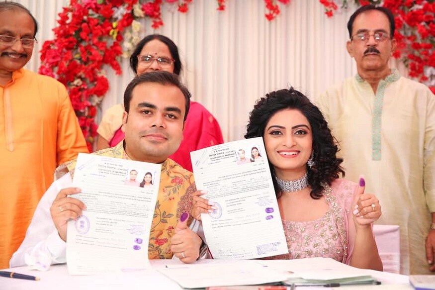 অঙ্কিতা ও সৌমিত্রর বিয়ে হয় খুব ধুমধাম করে৷ একেবারে স্বপ্নের মত ছিল সেই সব মুহূর্ত৷( Photo Courtesy: Facebook) অঙ্কিতা ও সৌমিত্রর বিয়ে হয় খুব ধুমধাম করে৷ একেবারে স্বপ্নের মত ছিল সেই সব মুহূর্ত৷( Photo Courtesy: Facebook)