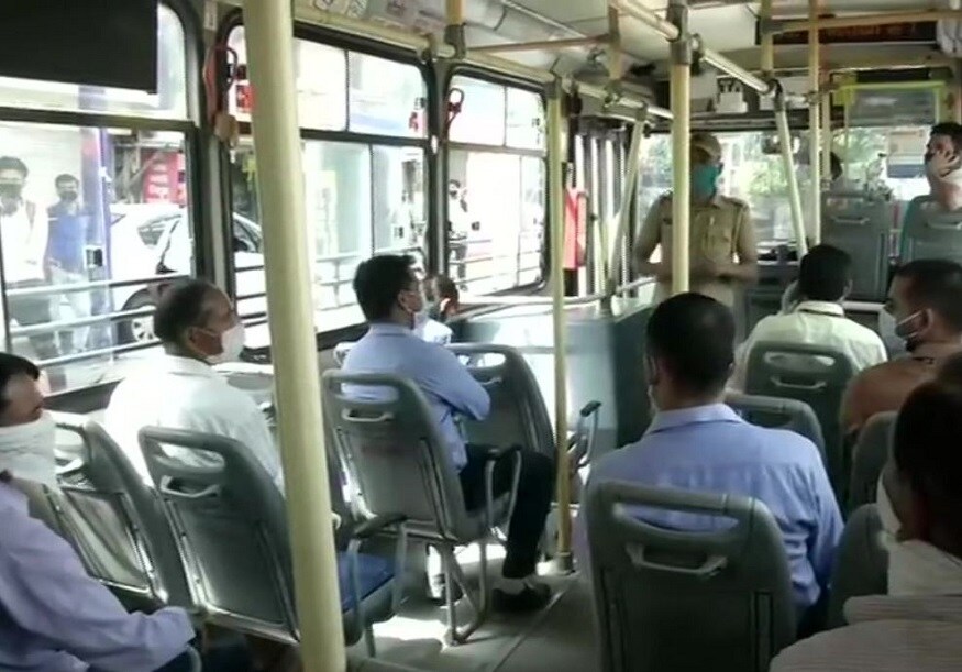 তবে এই বাস চালু হলেও মানতে হবে করোনা সর্তকতার সব নিয়ম। যেমন বাসে ২০ জনের বেশি লোক তোলা যাবে না। photo source ANI তবে এই বাস চালু হলেও মানতে হবে করোনা সর্তকতার সব নিয়ম। যেমন বাসে ২০ জনের বেশি লোক তোলা যাবে না। photo source ANI