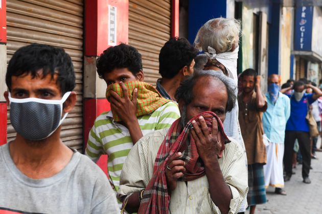 করোনায় উদ্বেগ বাড়াচ্ছে কলকাতা লাগোয়া দুই জেলাও।হাওড়ায় ৯ মে পর্যন্ত করোনা আক্রান্তের সংখ্যা ৩৭০৷ হাওড়ায় ১০ মে করোনা আক্রান্তের সংখ্যা বেড়ে হয়েছে ৪১৭ জন ৷ হাওড়ায় শনিবার থেকে রবিবার নতুন করে করোনা আক্রান্ত ৪৭ জন৷ হুগলিতে ৯ মে পর্যন্ত করোনা আক্রান্তের সংখ্যা ৭১ ৷ হুগলিতে ১০ মে করোনা আক্রান্তের সংখ্যা বেড়ে এখন ১২০ ৷ হুগলিতে শনিবার থেকে রবিবার নতুন করে করোনা আক্রান্ত ৪৯ জন ৷ Photo: Collected করোনায় উদ্বেগ বাড়াচ্ছে কলকাতা লাগোয়া দুই জেলাও।হাওড়ায় ৯ মে পর্যন্ত করোনা আক্রান্তের সংখ্যা ৩৭০৷ হাওড়ায় ১০ মে করোনা আক্রান্তের সংখ্যা বেড়ে হয়েছে ৪১৭ জন ৷ হাওড়ায় শনিবার থেকে রবিবার নতুন করে করোনা আক্রান্ত ৪৭ জন৷ হুগলিতে ৯ মে পর্যন্ত করোনা আক্রান্তের সংখ্যা ৭১ ৷ হুগলিতে ১০ মে করোনা আক্রান্তের সংখ্যা বেড়ে এখন ১২০ ৷ হুগলিতে শনিবার থেকে রবিবার নতুন করে করোনা আক্রান্ত ৪৯ জন ৷ Photo: Collected