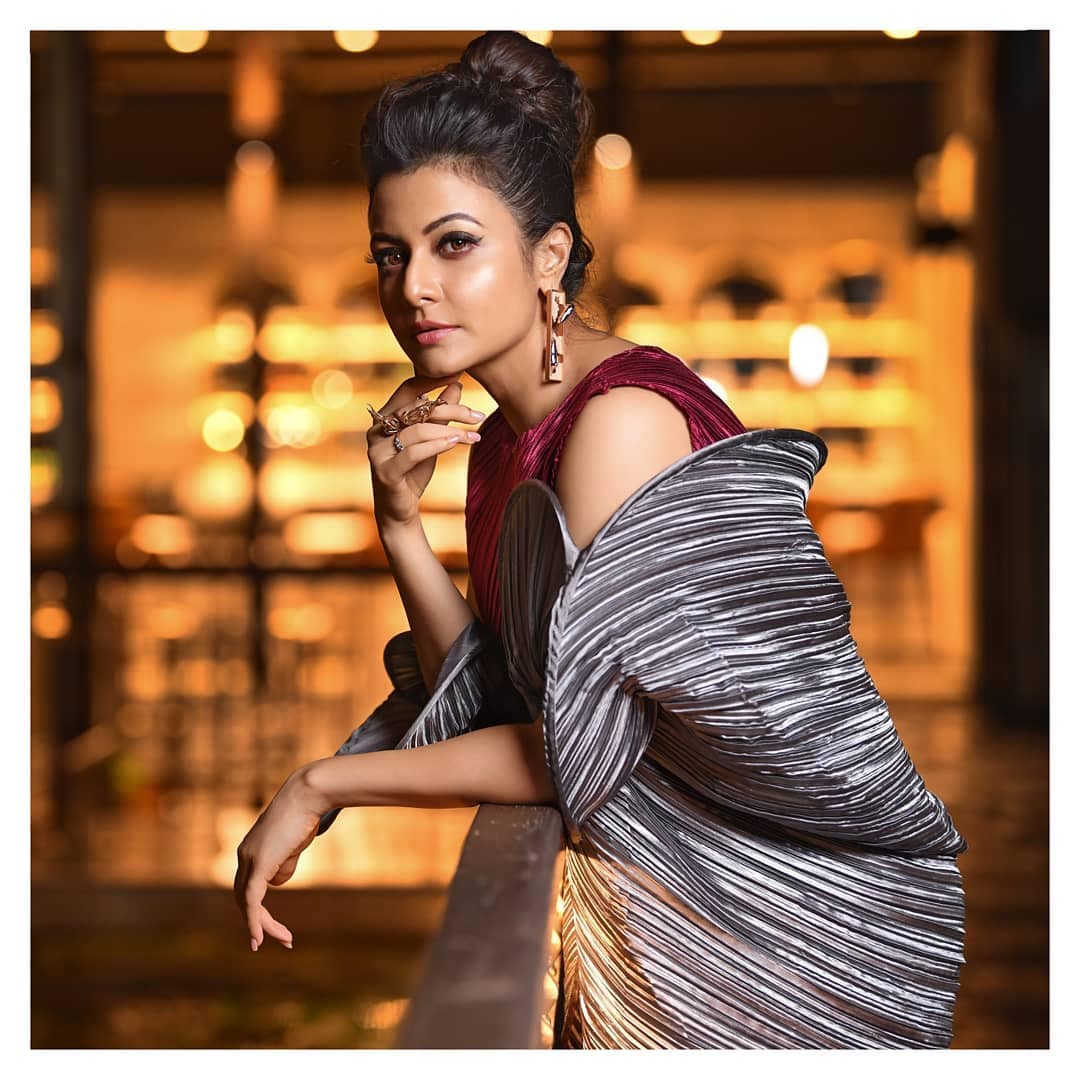 • তবে অন্তঃসত্ত্বা অবস্থায় খুব বেশই জনসমক্ষে আসেননি কোয়েল । আজকাল প্রেগন্যান্সি ফোটোশ্যুটের রমরমা । কিন্তু নিজেকে বরাবরই এসবের থেকে আলাদা রেখেছেন নায়িকা । • তবে অন্তঃসত্ত্বা অবস্থায় খুব বেশই জনসমক্ষে আসেননি কোয়েল । আজকাল প্রেগন্যান্সি ফোটোশ্যুটের রমরমা । কিন্তু নিজেকে বরাবরই এসবের থেকে আলাদা রেখেছেন নায়িকা ।