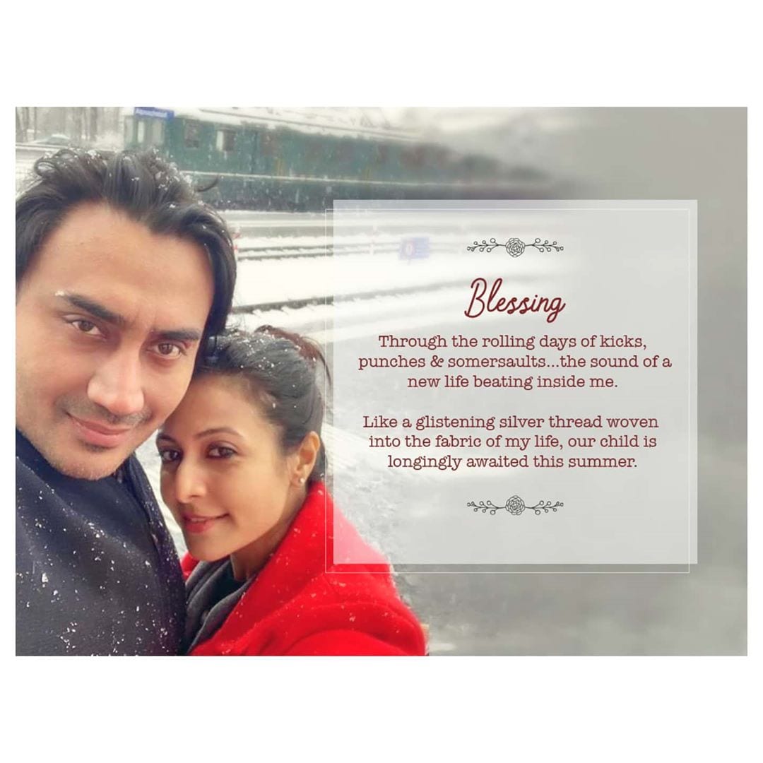 • ইনস্টাগ্রাম প্রোফাইলে কোয়েল লেখেন, ‘এই দিনগুলো কাটছে হালকা লাথি, ঘুঁষিতে ৷ নতুন জীবনের স্পন্দন এখন আমার ভিতরে ৷ উলের উষ্ণতা মেখে নতুন জীবনের অংশ হতে চলেছি ৷ আমাদের সন্তান আসছে গরমেই ভূমিষ্ঠ হবে ৷ ’ • ইনস্টাগ্রাম প্রোফাইলে কোয়েল লেখেন, ‘এই দিনগুলো কাটছে হালকা লাথি, ঘুঁষিতে ৷ নতুন জীবনের স্পন্দন এখন আমার ভিতরে ৷ উলের উষ্ণতা মেখে নতুন জীবনের অংশ হতে চলেছি ৷ আমাদের সন্তান আসছে গরমেই ভূমিষ্ঠ হবে ৷ ’
