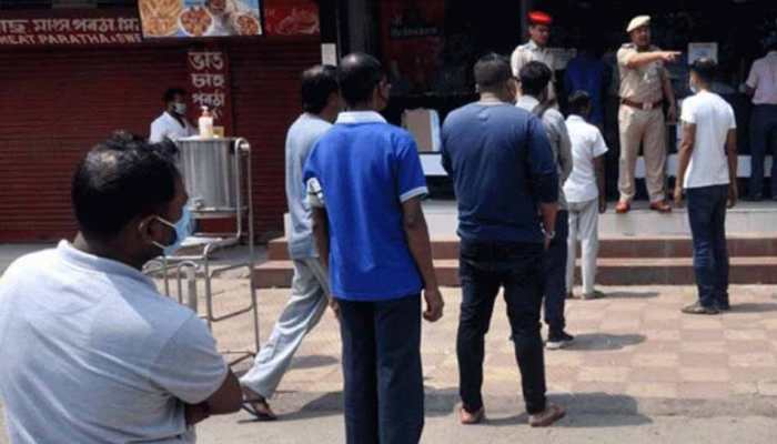 এবার দেখা যাক কোন রাজ্যে কত টাকা আয় হল প্রথম দিনে ৷ পশ্চিমবঙ্গ - ৫ কোটি ৷ কর্ণাটক - ৪৫ কোটি ৷ রাজস্থান - ৫৯ কোটি ৷ অন্ধ্রপ্রদেশ -৬৮ কোটি ৷ উত্তরপ্রদেশ - ১০০ কোটি ৷ Representational Image এবার দেখা যাক কোন রাজ্যে কত টাকা আয় হল প্রথম দিনে ৷ পশ্চিমবঙ্গ - ৫ কোটি ৷ কর্ণাটক - ৪৫ কোটি ৷ রাজস্থান - ৫৯ কোটি ৷ অন্ধ্রপ্রদেশ -৬৮ কোটি ৷ উত্তরপ্রদেশ - ১০০ কোটি ৷ Representational Image