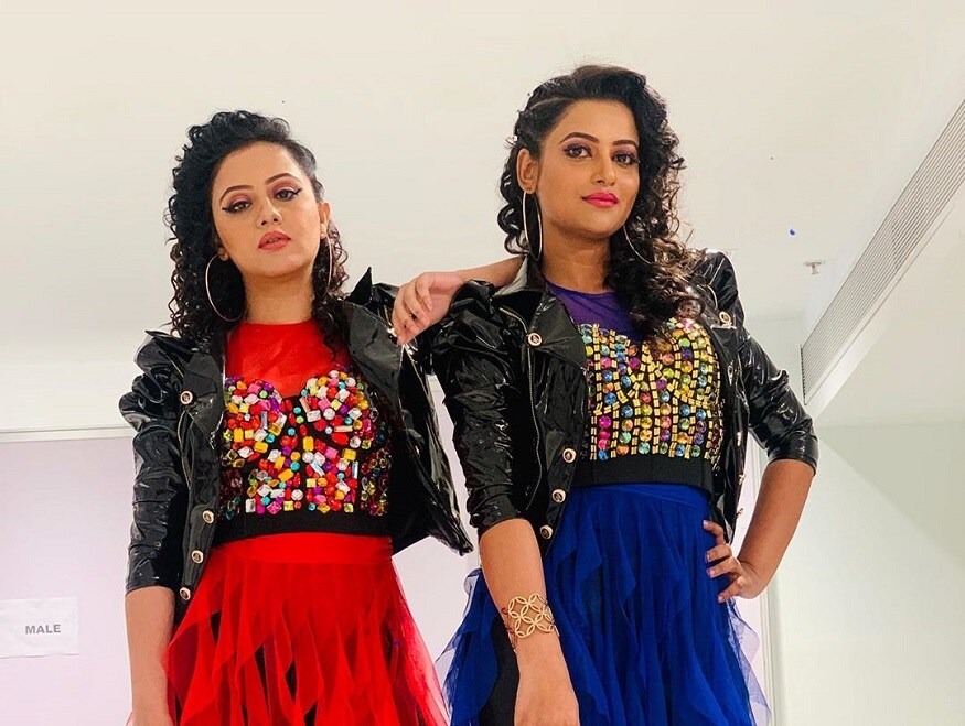 মানালিকে জন্মদিনের শুভেচ্ছা জানিয়ে ছবি শেয়ার করলেন উষসী রায়। উষসী ওরফে বকুল কথা ধারাবাহিকের বকুলকে কে না চেনে !photo source Instagram মানালিকে জন্মদিনের শুভেচ্ছা জানিয়ে ছবি শেয়ার করলেন উষসী রায়। উষসী ওরফে বকুল কথা ধারাবাহিকের বকুলকে কে না চেনে !photo source Instagram