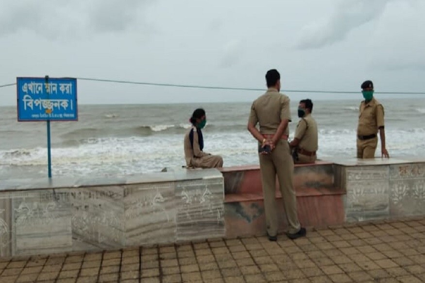 স্থলভাগের দিকে যত এগিয়ে আসছে, আমফানের গতিবেগ ততই বাড়ছে। কলকাতাতেও ১২০ কিমি বেগে ঝড় বয়ে যাওয়ার আশঙ্কা রয়েছে ৷ স্থলভাগের দিকে যত এগিয়ে আসছে, আমফানের গতিবেগ ততই বাড়ছে। কলকাতাতেও ১২০ কিমি বেগে ঝড় বয়ে যাওয়ার আশঙ্কা রয়েছে ৷