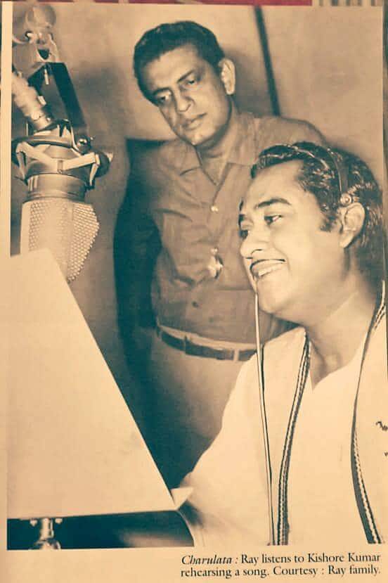 আমি চিনি গো চিনি গানের রেকর্ডিংয়ে সত্যজিৎ রায় ও কিশোরকুমার