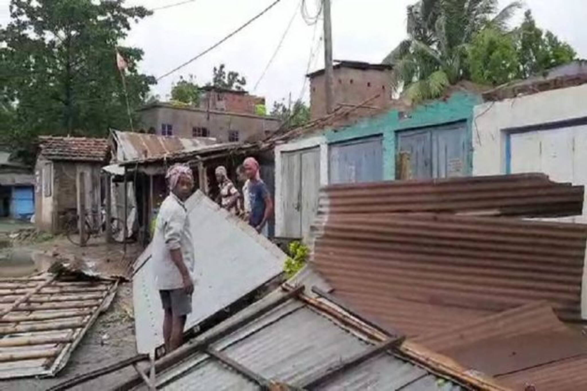 খোলা হল ত্রান শিবির, পূর্ব বর্ধমানে ক্ষতিগ্রস্ত ২০০০ বাড়ি !