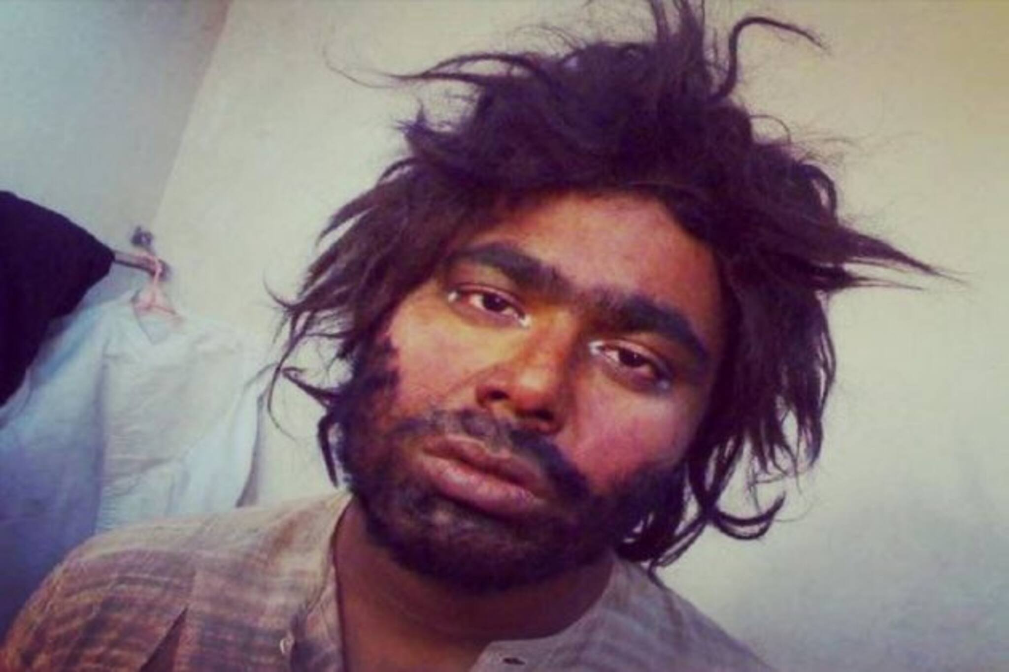 চুলে জট ! চোখে মুখে ময়লা ! লকডাউনে একি দশা মীরের ! ছবি শেয়ার করলেন তিনি