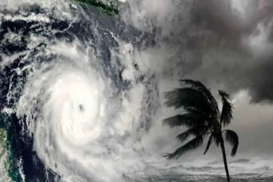 ঘূর্ণিঝড় ‘বুলবুল’-এর কথা মনে থাকার কথা প্রত্যেকেরই ৷ গত বছর নভেম্বর মাসে এই ভয়ঙ্কর ঘূর্ণিঝড় আছড়ে পড়েছিল সুন্দরবন এলাকায় ৷ দক্ষিণ ২৪ পরগনার সাগরদ্বীপ সংলগ্ন অনেক এলাকাতেই ক্ষতির পরিমাণ ছিল যথেষ্ট ৷ এবার বঙ্গোপসাগরে তৈরি হওয়া আরেক ঘূর্ণিঝড়ও কিন্তু মনে করাচ্ছে বুলবুলকেই ৷ কারণ গতকাল, বুধবারের পর থেকেই সাগরে এই ঝড়ে গতি বেড়েছে ৷ বাংলার উপকূলেও তা আছড়ে পড়ার আশঙ্কা রয়েছে ৷ Representational Image ঘূর্ণিঝড় ‘বুলবুল’-এর কথা মনে থাকার কথা প্রত্যেকেরই ৷ গত বছর নভেম্বর মাসে এই ভয়ঙ্কর ঘূর্ণিঝড় আছড়ে পড়েছিল সুন্দরবন এলাকায় ৷ দক্ষিণ ২৪ পরগনার সাগরদ্বীপ সংলগ্ন অনেক এলাকাতেই ক্ষতির পরিমাণ ছিল যথেষ্ট ৷ এবার বঙ্গোপসাগরে তৈরি হওয়া আরেক ঘূর্ণিঝড়ও কিন্তু মনে করাচ্ছে বুলবুলকেই ৷ কারণ গতকাল, বুধবারের পর থেকেই সাগরে এই ঝড়ে গতি বেড়েছে ৷ বাংলার উপকূলেও তা আছড়ে পড়ার আশঙ্কা রয়েছে ৷ Representational Image