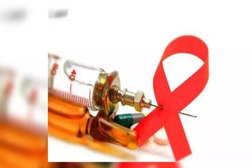 এইচআইভি আক্রান্ত ব্যক্তির অনেক সময় অনিয়ন্ত্রিত ঘাম হয়। জামা কাপড় ভিজে যেতে পারে। এমনকি ঘুমের মধ্যেও অস্বাভাবিক ঘামে ভিজে। ঘাম,জ্বর একই সঙ্গে শরীরকে নাজেহাল করে তুলতে পারে। এইচআইভি আক্রান্ত ব্যক্তির অনেক সময় অনিয়ন্ত্রিত ঘাম হয়। জামা কাপড় ভিজে যেতে পারে। এমনকি ঘুমের মধ্যেও অস্বাভাবিক ঘামে ভিজে। ঘাম,জ্বর একই সঙ্গে শরীরকে নাজেহাল করে তুলতে পারে।