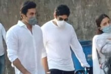 পেলেন না হরিদ্বার যাওয়ার অনুমতি, মুম্বইয়ে ঋষির অস্থি ভাসালেন রণবীর পেলেন না হরিদ্বার যাওয়ার অনুমতি, মুম্বইয়ে ঋষির অস্থি ভাসালেন রণবীর