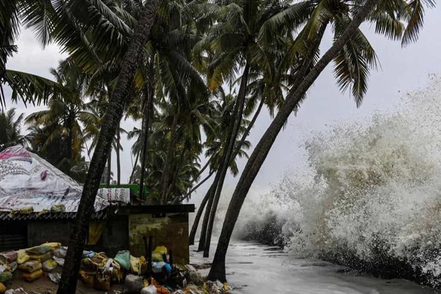 *অতি গভীর এই নিম্নচাপের জেরে কলকাতায় আজ সকালে থেকে আংশিক মেঘলা আকাশ। বেলা বাড়ার সঙ্গে সঙ্গে তা আলো মেঘলা হচ্ছে। দুপুরের পর থেকে দু-এক দফা বজ্রবিদ্যুৎ-সহ হালকা ঝড় বৃষ্টির সম্ভাবনা। তবে শনিবার সকাল থেকে বৃষ্টি বাড়বে বঙ্গে। আজ কলকাতায় দিন ও রাতের তাপমাত্রা স্বাভাবিকের নিচেই ছিল। সংগৃহীত ছবি। *অতি গভীর এই নিম্নচাপের জেরে কলকাতায় আজ সকালে থেকে আংশিক মেঘলা আকাশ। বেলা বাড়ার সঙ্গে সঙ্গে তা আলো মেঘলা হচ্ছে। দুপুরের পর থেকে দু-এক দফা বজ্রবিদ্যুৎ-সহ হালকা ঝড় বৃষ্টির সম্ভাবনা। তবে শনিবার সকাল থেকে বৃষ্টি বাড়বে বঙ্গে। আজ কলকাতায় দিন ও রাতের তাপমাত্রা স্বাভাবিকের নিচেই ছিল। সংগৃহীত ছবি।