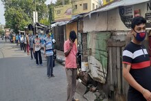 দুর্গাপুজোর ঠাকুর দেখার লাইনকেও হার মানাল সুরাপ্রেমীরা, লকডাউন শিকেয় তুলে দোকানে দোকানে ভিড়