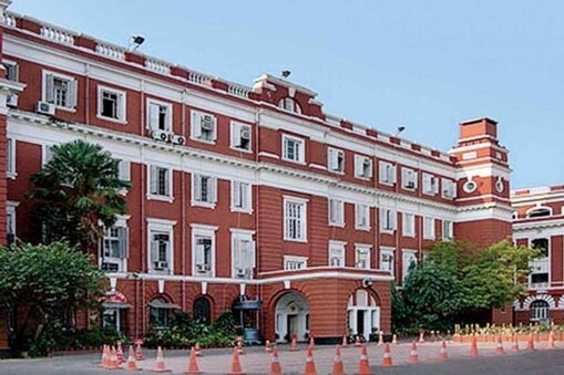 সংক্রমণ বেড়েই চলেছে, করোনা আক্রান্ত কলকাতা পুলিশের সাউথ ট্র্যাফিক গার্ডের কনস্টেবল