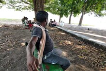 কলকাতা থেকে ওড়িশা, পায়ে হেঁটে ৫০০ কিলোমিটার পাড়ির উদ্দেশে রাস্তায় শ্রমিকরা কলকাতা থেকে ওড়িশা, পায়ে হেঁটে ৫০০ কিলোমিটার পাড়ির উদ্দেশে রাস্তায় শ্রমিকরা