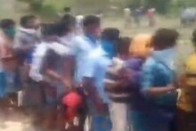 মদ কিনতে কিলোমিটার লম্বা লাইনে ঠেলাঠেলি-পুলিশের লাঠিচার্জ, দেখুন ভিডিও