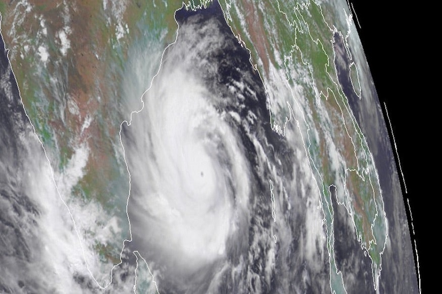 উপকূল এলাকায় উদ্ধারকাজ সোমবার থেকেই শুরু করে দিয়েছে রাজ্য সরকার৷ বিশেষ করে দক্ষিণ ২৪ পরগনায় সুন্দরবনের বিস্তীর্ণ এলাকা থেকে মানুষকে সরানো হচ্ছে নিরাপদ স্থানে৷ উপকূল এলাকায় উদ্ধারকাজ সোমবার থেকেই শুরু করে দিয়েছে রাজ্য সরকার৷ বিশেষ করে দক্ষিণ ২৪ পরগনায় সুন্দরবনের বিস্তীর্ণ এলাকা থেকে মানুষকে সরানো হচ্ছে নিরাপদ স্থানে৷