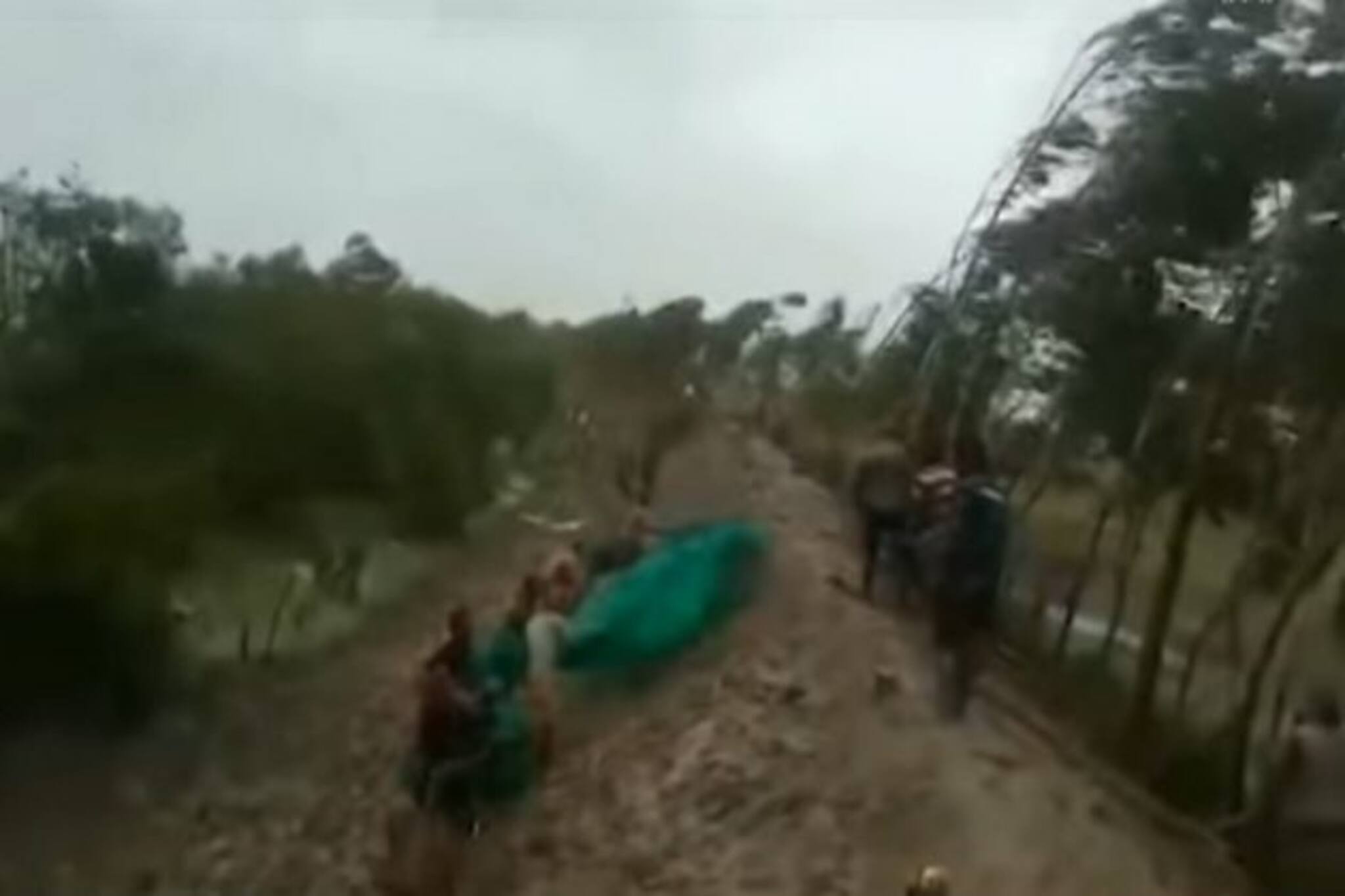 কলকাতায় ১১০ কিমি বেগে আছড়ে পড়ল ভয়ঙ্কর আমফান !