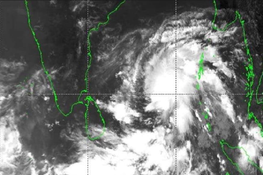 আগে ধারণা ছিল যে আমফানের গতি কোনদিকে হবে সেই সন্দেহ আস্তে আস্তে দূরীভূত হয়েছে ৷ বঙ্গোপসাগরে তৈরি হওয়া এই অতি বিধ্বংসী সাইক্লোনিক স্টর্মের গতি পশ্চিমবঙ্গের ওপর দিয়ে যাবে ৷ মেদিনীপুর থেকে ঢুকে কাঁথি, মন্দারমনির ওপর এর প্রচণ্ড শক্তিশালী হবে ৷ আগে ধারণা ছিল যে আমফানের গতি কোনদিকে হবে সেই সন্দেহ আস্তে আস্তে দূরীভূত হয়েছে ৷ বঙ্গোপসাগরে তৈরি হওয়া এই অতি বিধ্বংসী সাইক্লোনিক স্টর্মের গতি পশ্চিমবঙ্গের ওপর দিয়ে যাবে ৷ মেদিনীপুর থেকে ঢুকে কাঁথি, মন্দারমনির ওপর এর প্রচণ্ড শক্তিশালী হবে ৷
