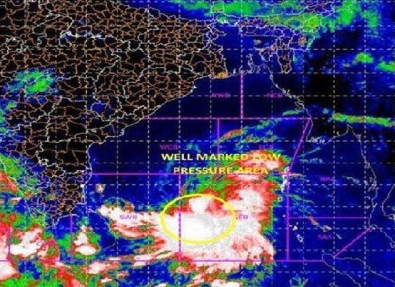 দক্ষিণ পূর্ব বঙ্গোপসাগরে তৈরি হওয়া আমফান অতি শ্ক্তিশালী সাইক্লোনিক ঝড়ে পরিণত হয়েছে ৷ সমুদ্রের ওপর ২০ কিলোমিটার গতিতে এই নিম্নচাপ এগোচ্ছে ৷ দক্ষিণ পূর্ব বঙ্গোপসাগরে তৈরি হওয়া আমফান অতি শ্ক্তিশালী সাইক্লোনিক ঝড়ে পরিণত হয়েছে ৷ সমুদ্রের ওপর ২০ কিলোমিটার গতিতে এই নিম্নচাপ এগোচ্ছে ৷