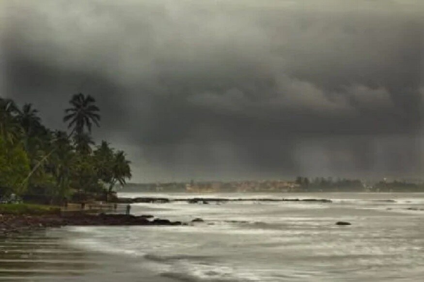 মঙ্গলবার সকাল থেকেই ঝড় বৃষ্টি শুরু হয়েছে ওড়িশার উপকূলের জেলাগুলিতে। দুপুরের পর থেকে মেঘলা আকাশ ঝড়ো হাওয়া ও বৃষ্টি শুরু হবে পশ্চিমবঙ্গের উপকূলের জেলাগুলিতে। মঙ্গলবার বিকেলে ৪৫ থেকে ৬৫ কিলোমিটার গতিবেগে ঝড়ো হাওয়া সঙ্গে ভারী বৃষ্টি পূর্ব মেদিনীপুর, উত্তর ও দক্ষিণ ২৪ পরগনায়। বৃষ্টি হতে পারে ৭০ থেকে ১১০ মিলিমিটার। মঙ্গলবার সকাল থেকেই ঝড় বৃষ্টি শুরু হয়েছে ওড়িশার উপকূলের জেলাগুলিতে। দুপুরের পর থেকে মেঘলা আকাশ ঝড়ো হাওয়া ও বৃষ্টি শুরু হবে পশ্চিমবঙ্গের উপকূলের জেলাগুলিতে। মঙ্গলবার বিকেলে ৪৫ থেকে ৬৫ কিলোমিটার গতিবেগে ঝড়ো হাওয়া সঙ্গে ভারী বৃষ্টি পূর্ব মেদিনীপুর, উত্তর ও দক্ষিণ ২৪ পরগনায়। বৃষ্টি হতে পারে ৭০ থেকে ১১০ মিলিমিটার।